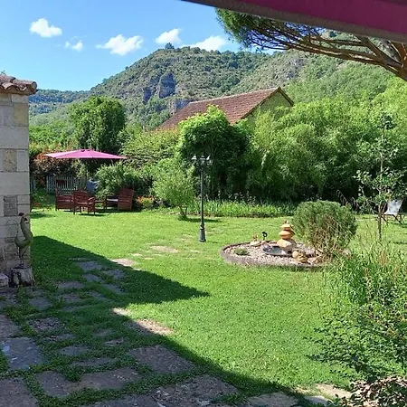 Le Clos De La Roseraie Couette-café